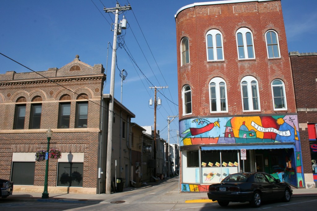 The Storypeople workshop exterior pops with vibrant colors and images. I'll tell you more about Storypeople in a future post.