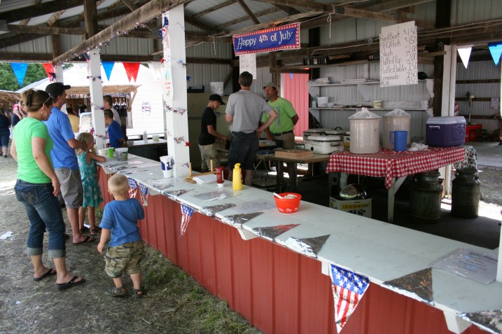 Hot pork and beef sandwiches and cold beverages are served from this stand.