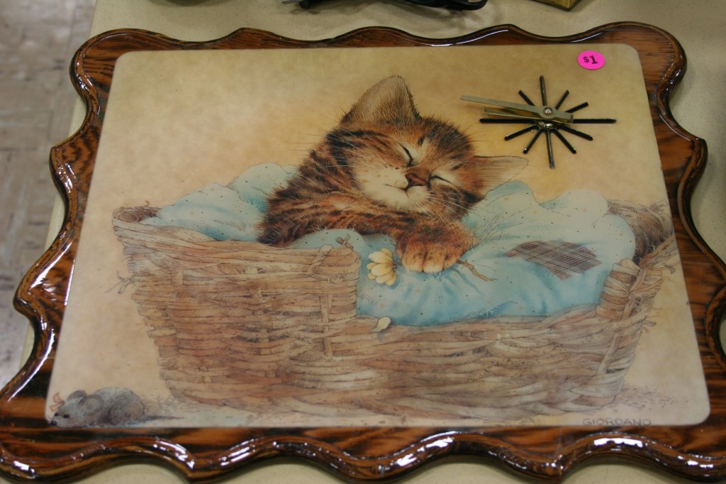 A kitschy vintage clock for the cat lover.