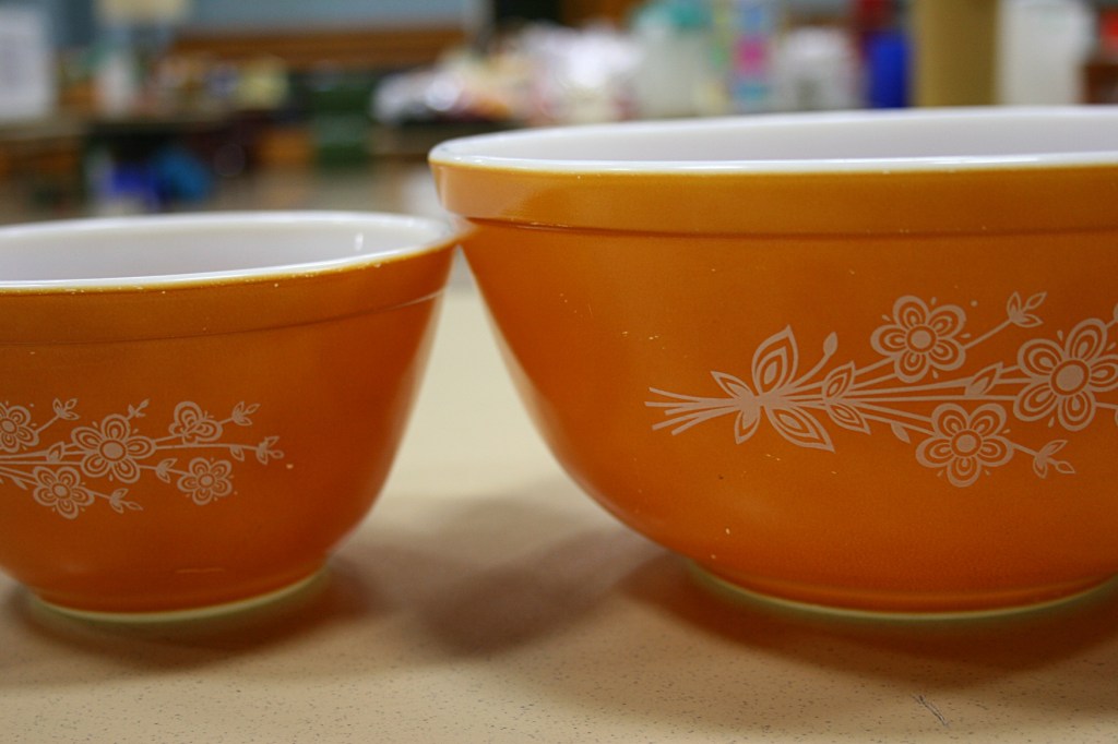 And two more beautiful Pyrex bowls.