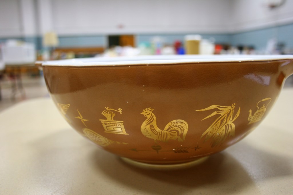 A large bowl for the Pyrex collector.