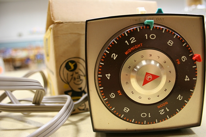 This vintage timer was made in one of my favorite Wisconsin towns, Two Rivers, along Lake Michigan.