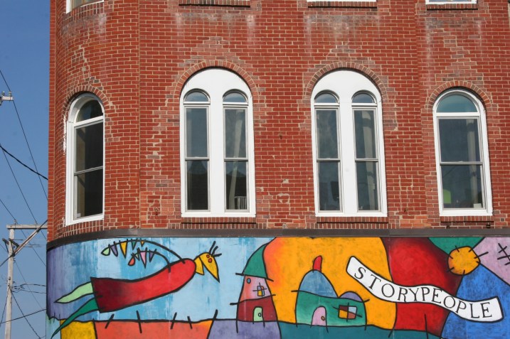 The Vibrant mural on one of Storypeople's buildings.