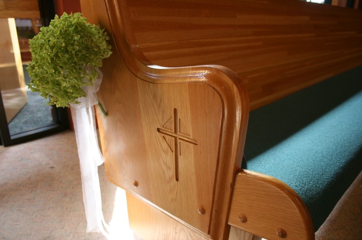 A single hydrangea adorned each pew.