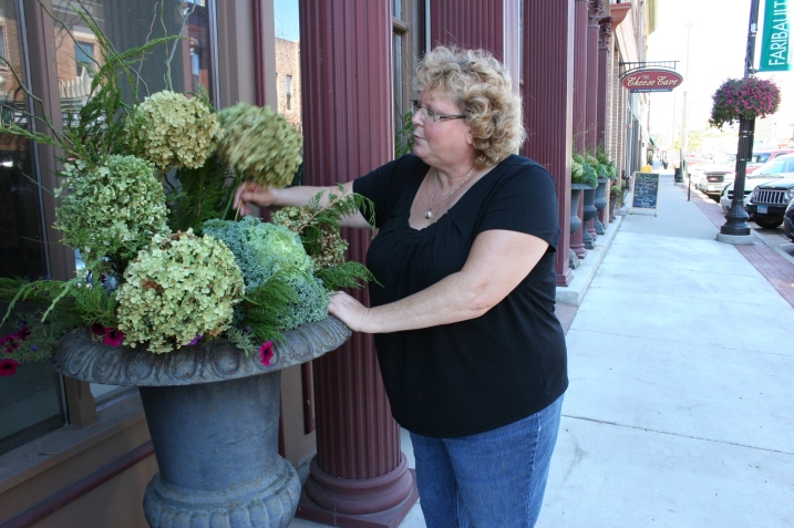 Outside, my floral designer sister, Lanae of Waseca Floral, fills urns with hydrangea from my yard and with ornamental kale and curly willow from her yard.