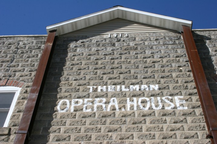 Theilman, Opera House close-up