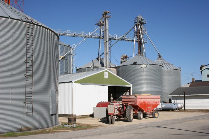 Milville, grain bins