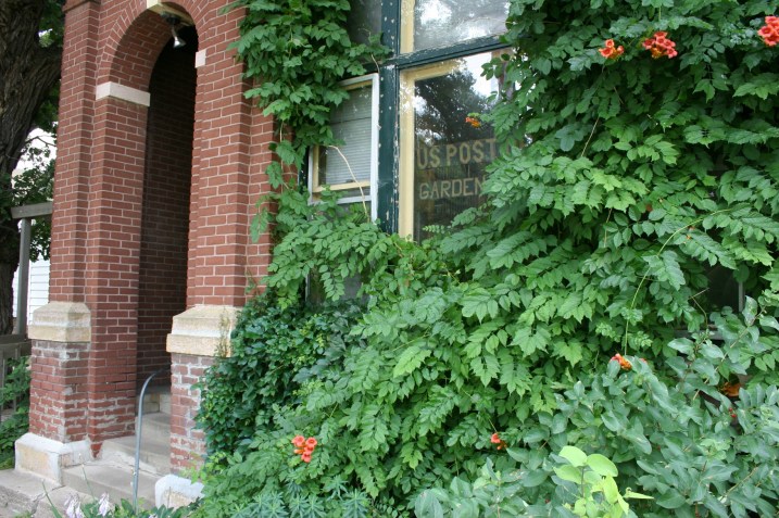 Garden City post office, front close-up