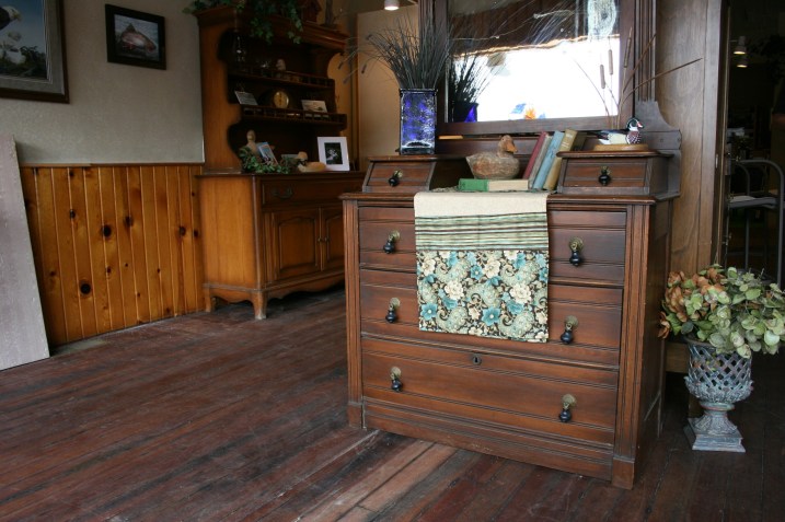 Inside Frame It Arts & Antiques.