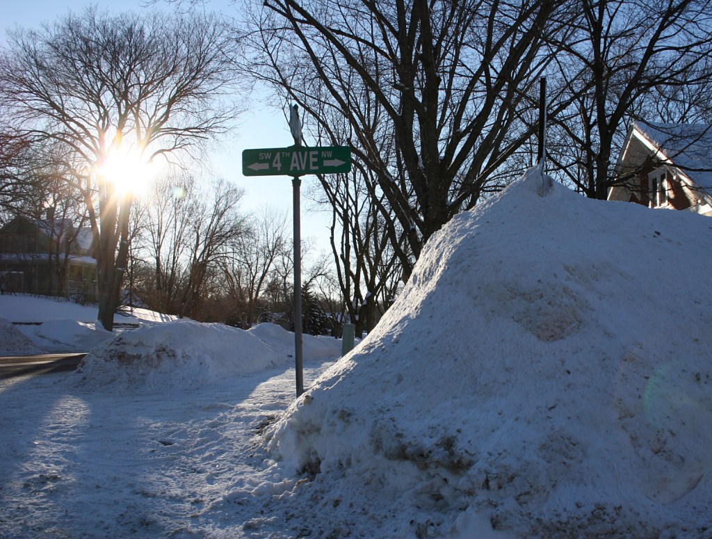 Faribault, Fourth Avenue sign