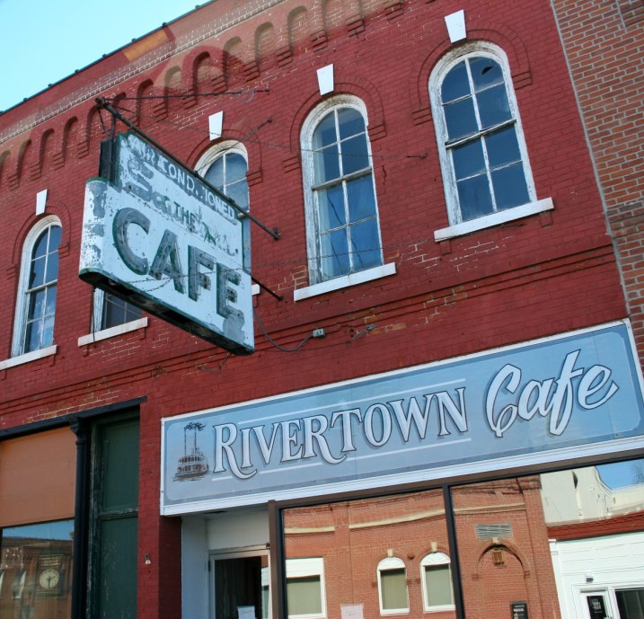 Wabasha, Rivertown Cafe front of
