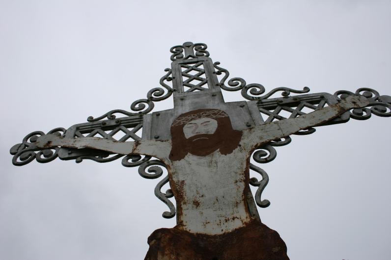 Folk art in the Trebon Cemetery honors Christ and the deceased.