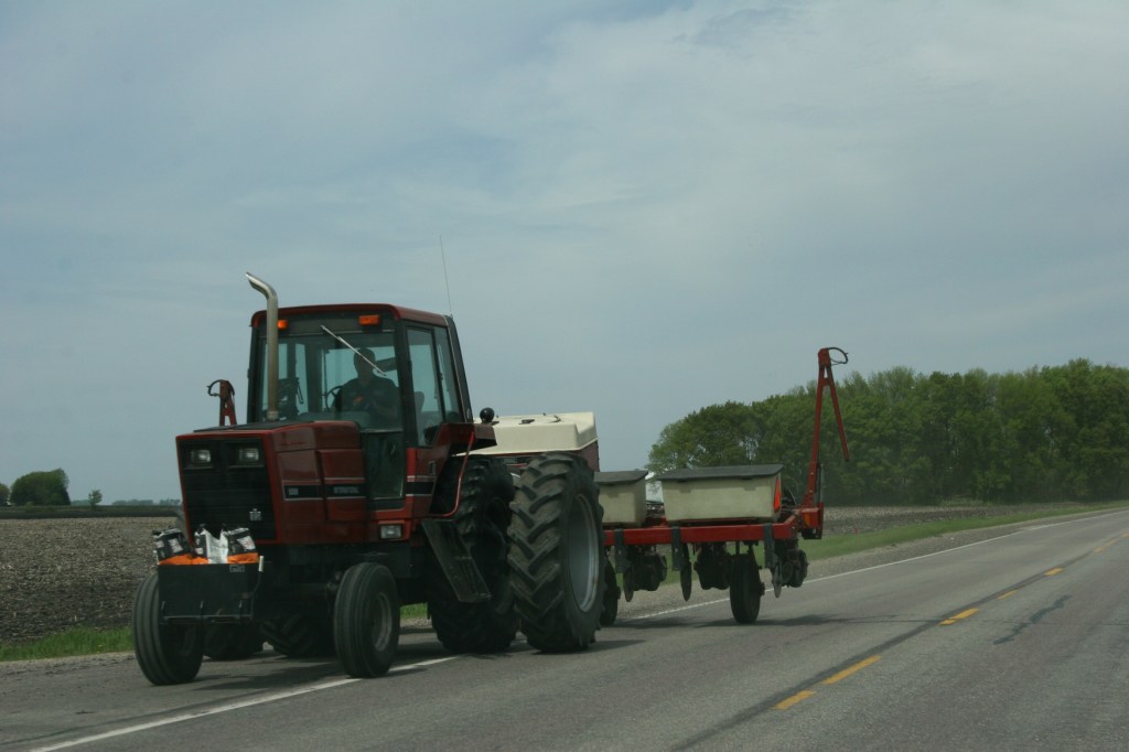 Field work, International on road west of New Ulm