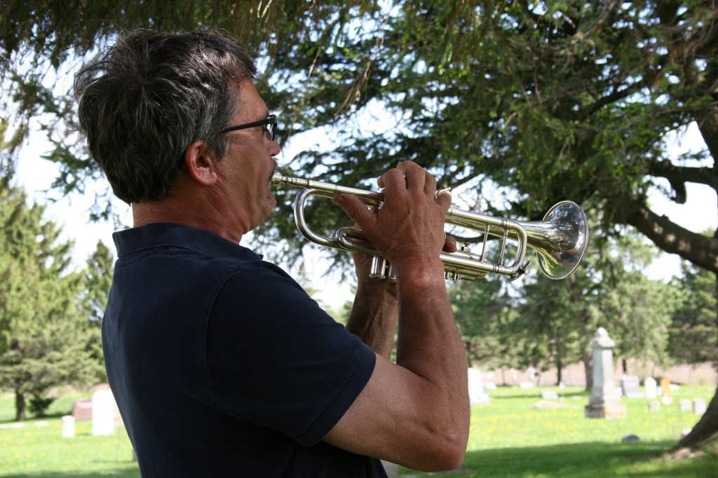 Steve Bonde ends the program by playing "Revelry."