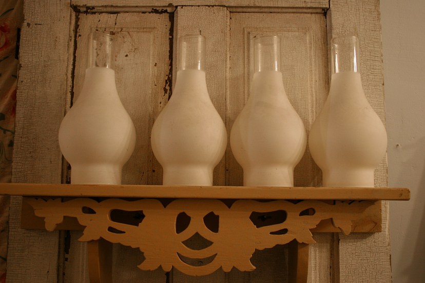 Symmetry and simplicity makes this display work.