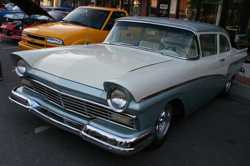 I like the style and the colors. So classy.