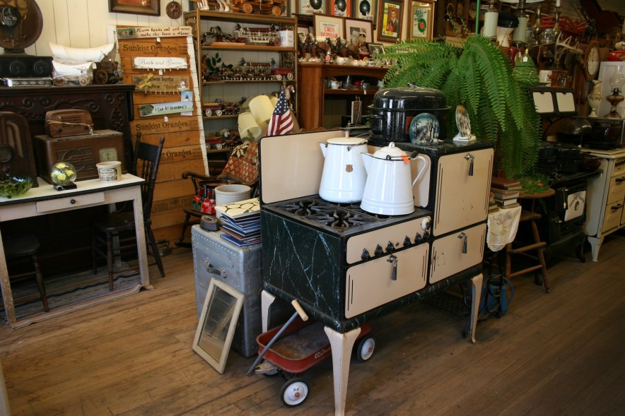 Wayne will open the door of the oven here and show you the "pies" he made. Fake, of course.