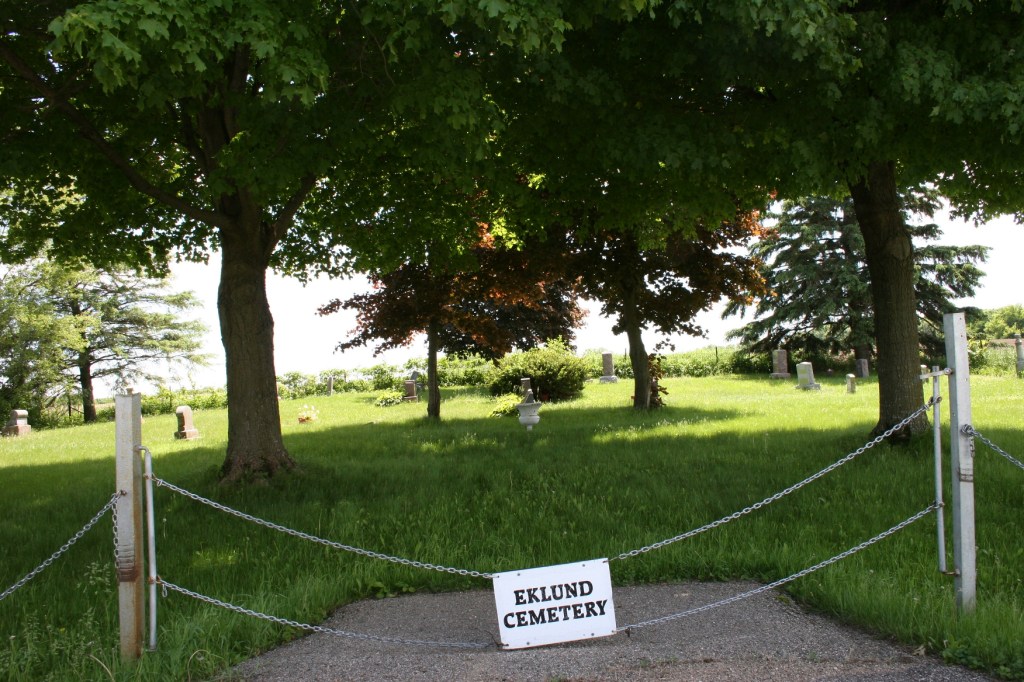 The unassuming entry to the Eklund Cemetery.