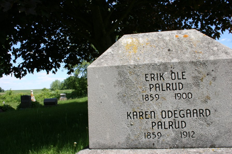 Eklund Cemetery, Palrud gravestone