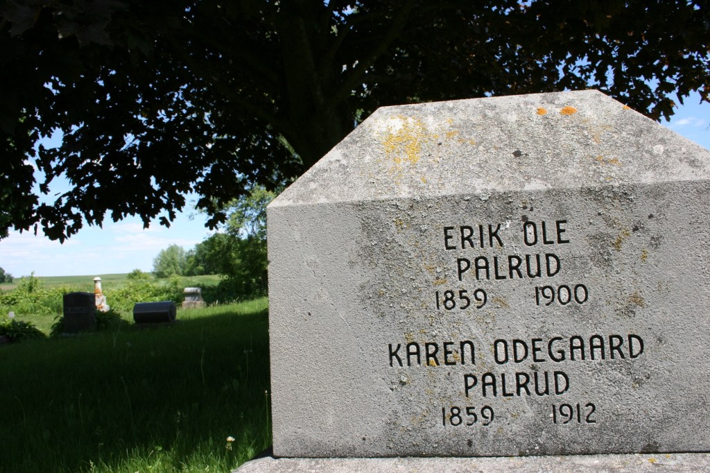 Eklund Cemetery, Palrud gravestone