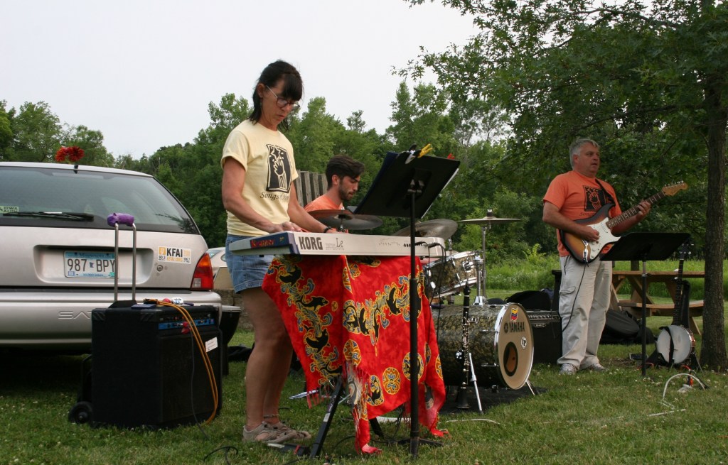 The band provided upbeat music that made you want to dance.