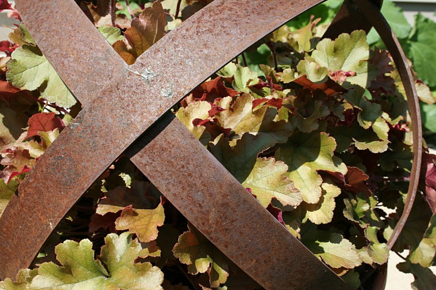 Here's a close-up of the sculpture in the photo above.