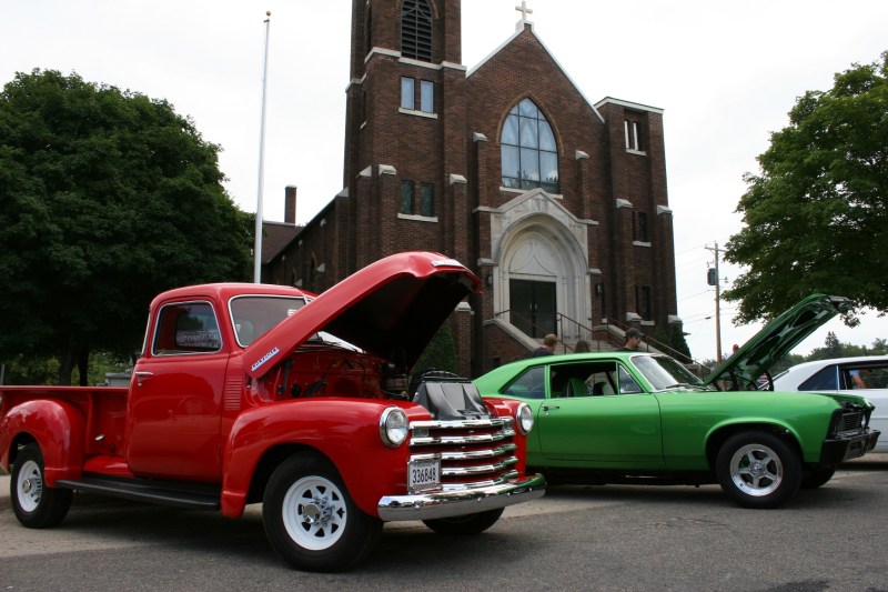 Vintage vehicles lined several blocks of a residential neighborhood just off the main drag through town, Minnesota State Highway 60. The location was perfect for those wishing to check out the downtown.