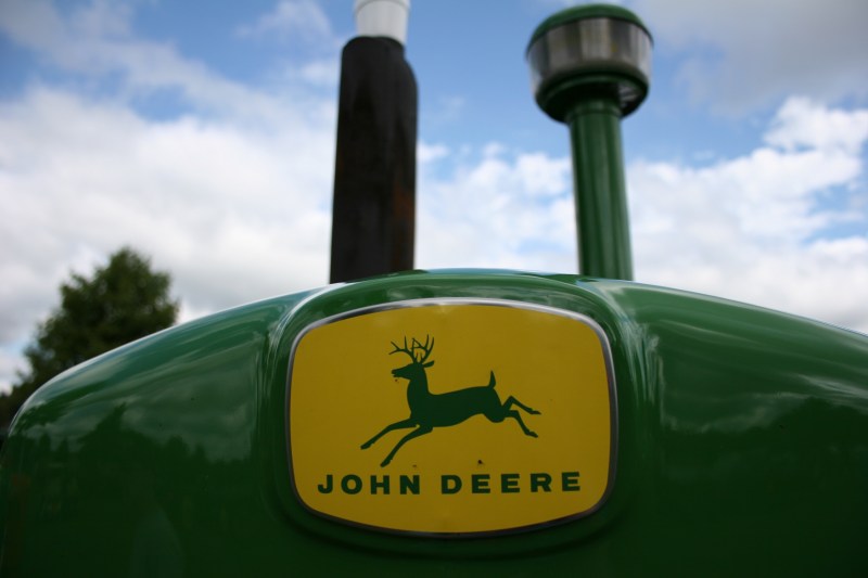 Art, John Deere emblem