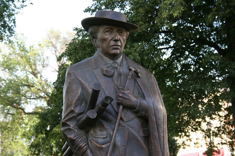 Martha Pettigrew's "American Architect," a portrait of Frank Lloyd Wright, stands permanently in Central Park. The famous Prairie School style architect designed a house, hotel and bank in Mason City.