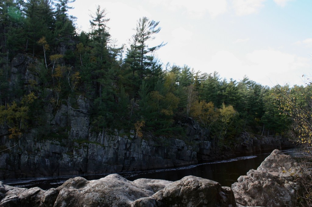 Stunning views of the gorge prevail.