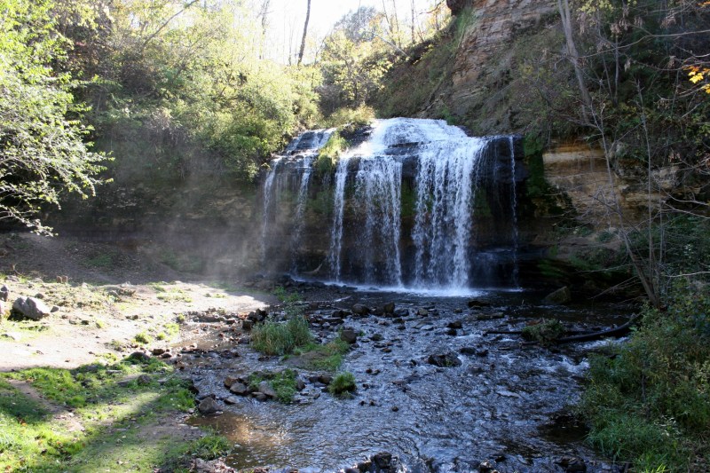 Sunlight peeked into portions of the gorge, highlighting the mist spraying from the falls.