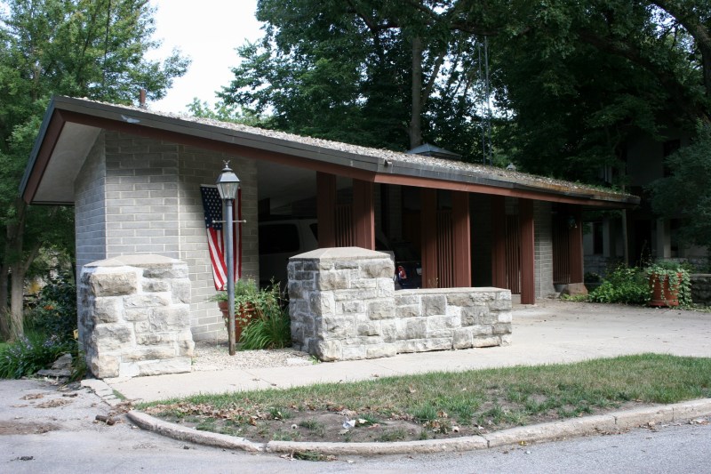 A stunning car port on a Prairie School style house.