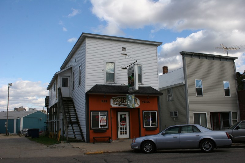 Jaspers Eastender Bar & Grill.