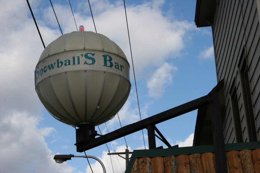 How's this for an exterior bar attraction.