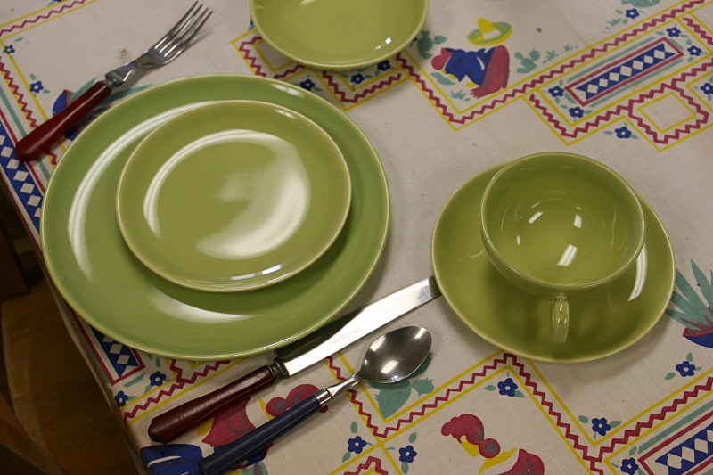 A 1950s place setting. I collection vintage tablecloths.
