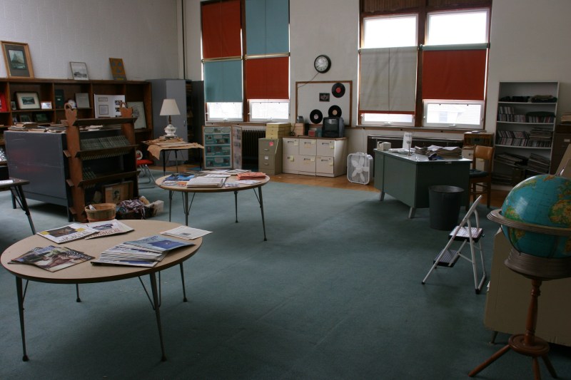 There's even a room to do research.