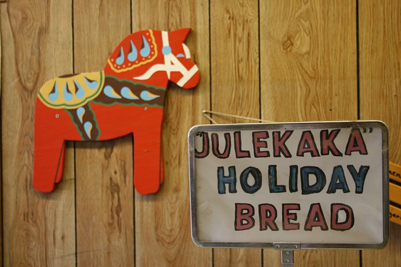 Apparently no umlauts in the word "julekaka" on this bakery signage.