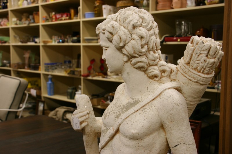 Friendly owner Tom Wilson welcomes me to Collectors Wonderland, where I took pictures and purchased a vintage lamp.