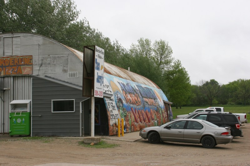 On the way out of town, I spotted this machine shed style building, home to Borderline Pizza and Taco Jerry's.