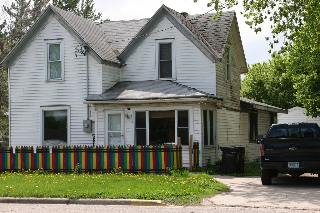 Geneva, crayon fence