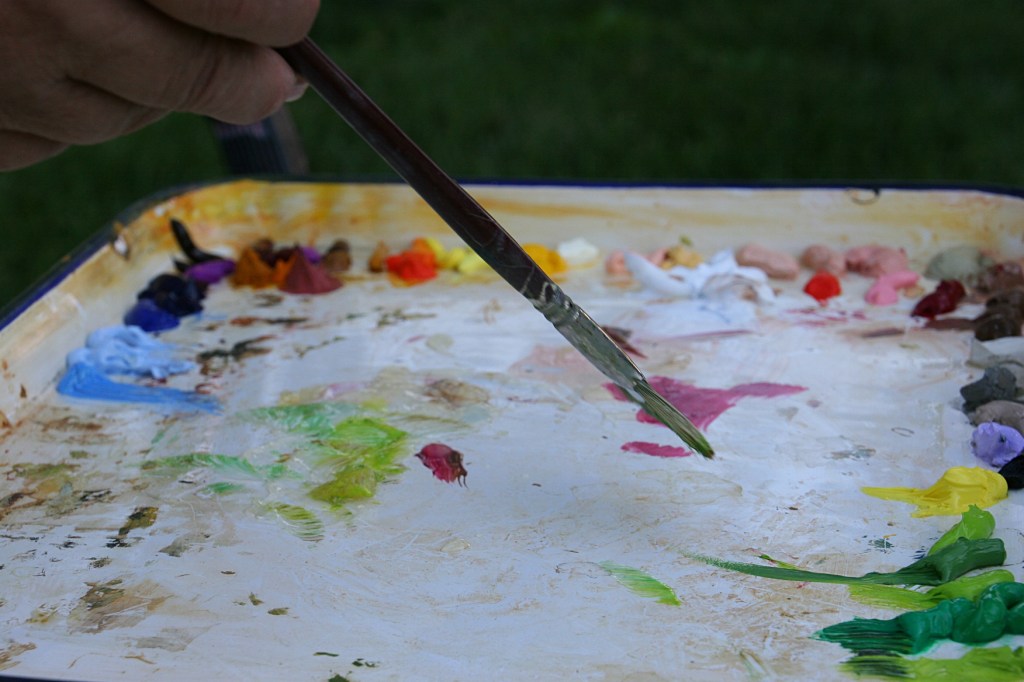 A vintage enamelware tray holds Pat Johnson's oil paints.