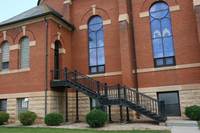 Even the side stairs are artful and the entire church well-maintained.