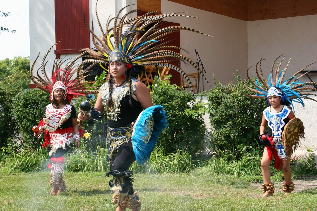 Aztec dancers