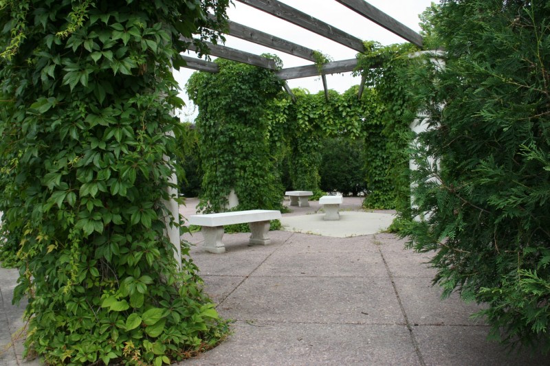 In another section of the park, greenery and benches, marked by lovely columns, offer a place of respite.