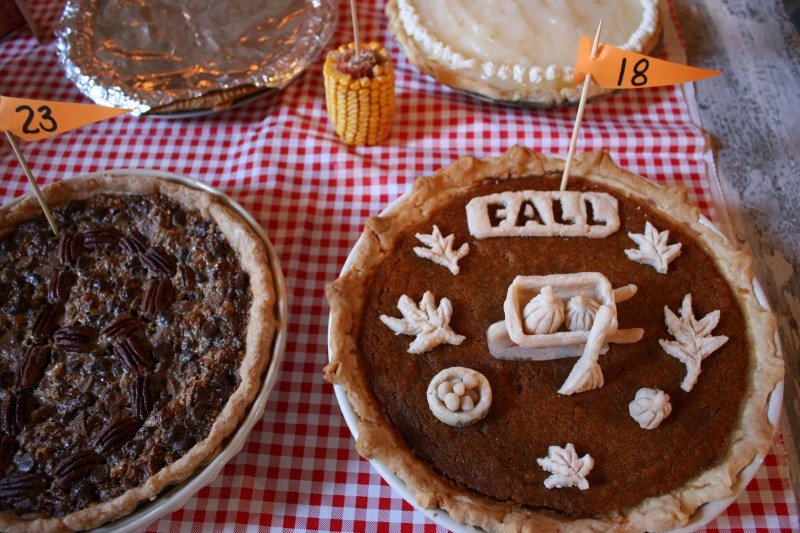 Barn dance, 118 fall themed pie close-up