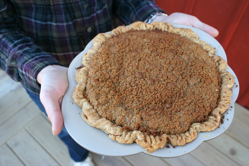 My dear friend Mandy arrives with her pear-gingersnap pie still warm from the oven. It was absolutely delicious as I sampled it after the pie judging.