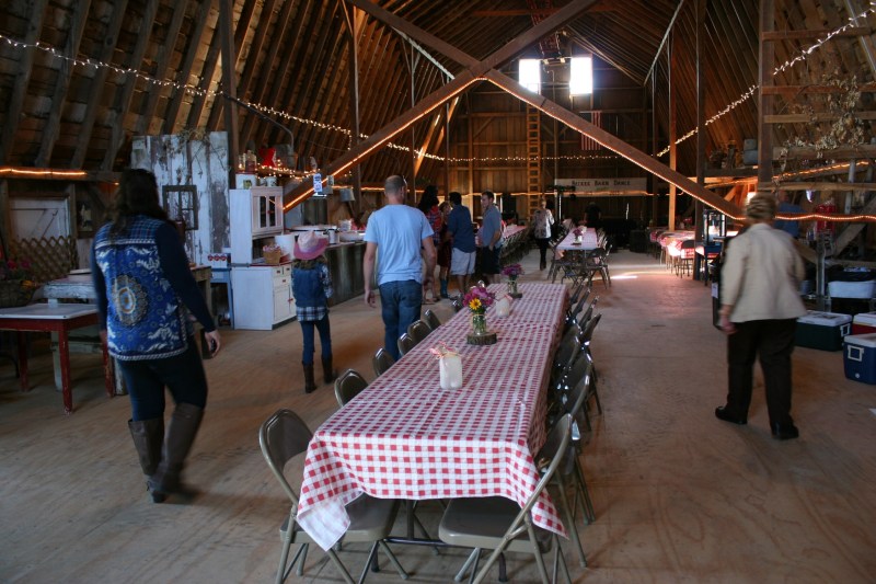 Barn dance, 28 interior barn overview 2