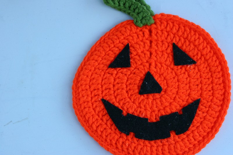 A perfect hot pad for the season.