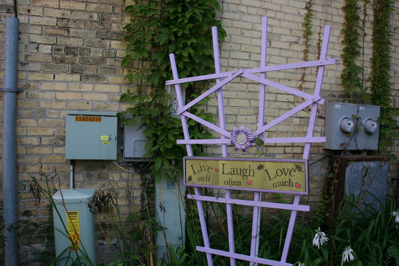 A lavender trellis pops colorful art into the garden.