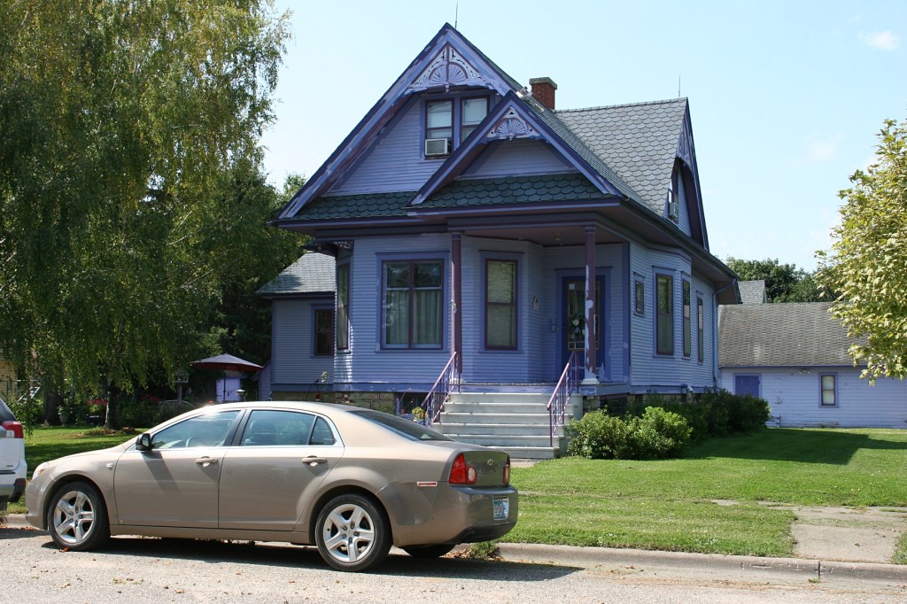 The "can't miss it" house.